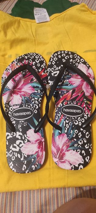 Chinelos novos , muito bonitos