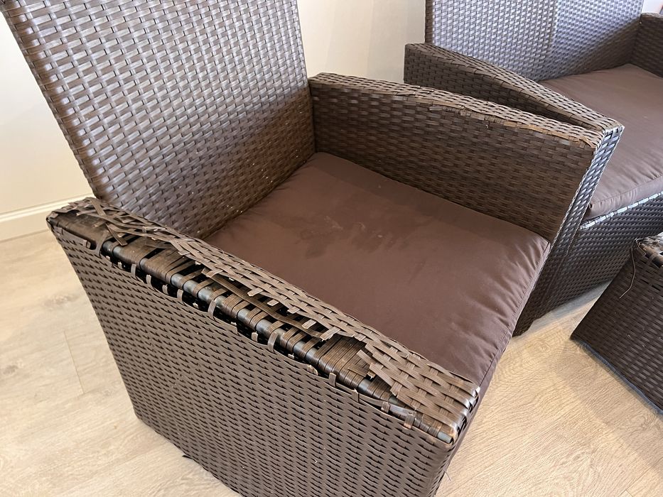 Conjunto de Jardim em Rattan Sintético – Sofá + 2 Poltronas + Mesa de Cent