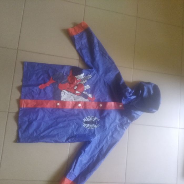 Płaszczyk przeciwdeszczowy na 104 cm Spiderman