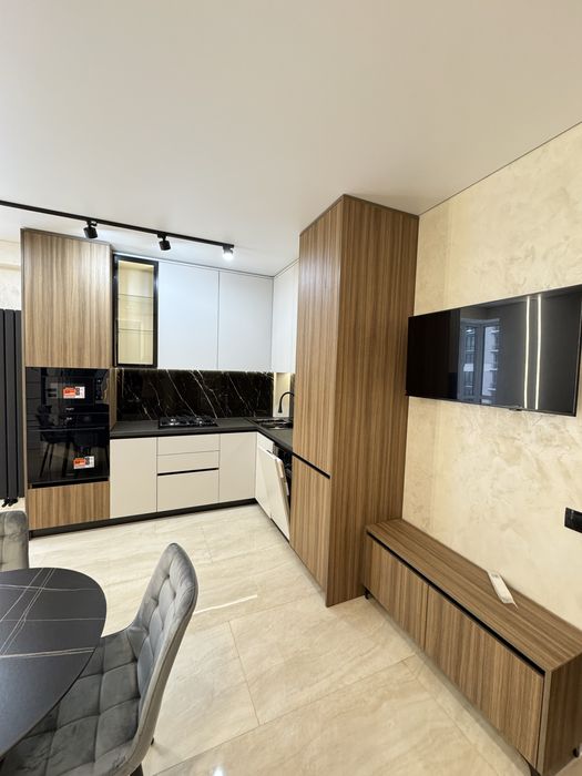 Продам 1 кімнатну біля озера,кухня-студія із індивід. газовим оп