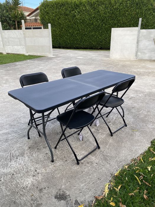 Mesa, cadeiras, bancos dobráveis