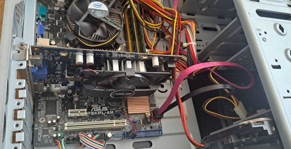 системний блок Intel E8200 2.66GH/4GB DDR2/80gb