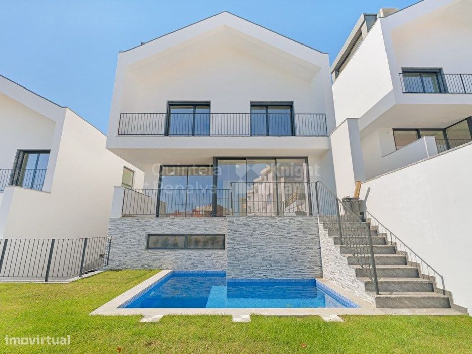 Moradia T4 com piscina e jardim na Amoreira, Cascais