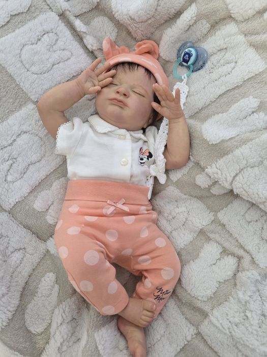 Bebé Reborn Menina Kit Laura segue com 48 cm e enxoval NOVO