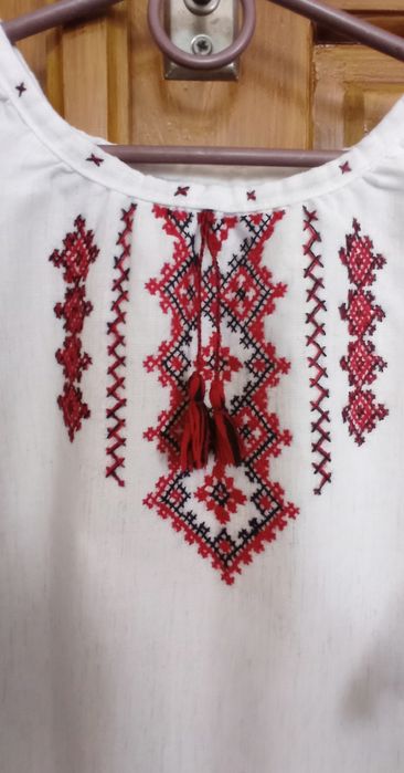 Вишита сукня для дівчинки 7-8 років