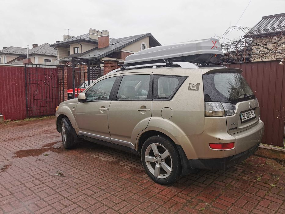 легковий автомобіль Mitsubishi Outlander XL