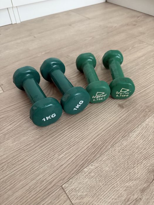 4 cieżarki hantle 1kg u 0,75 kg