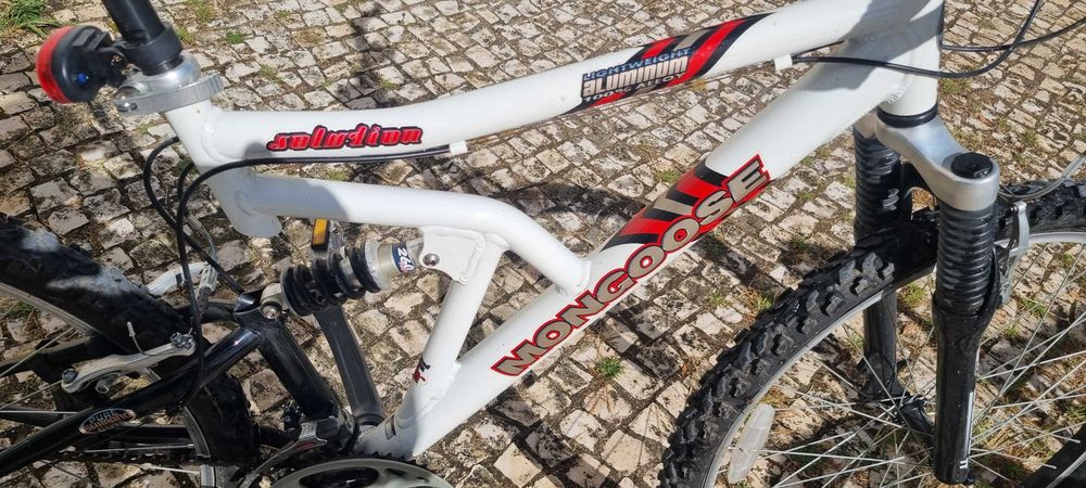 Bicicletas Mongoose XR200 e Solution