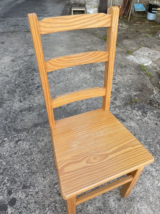 Conjunto de mesas e cadeiras