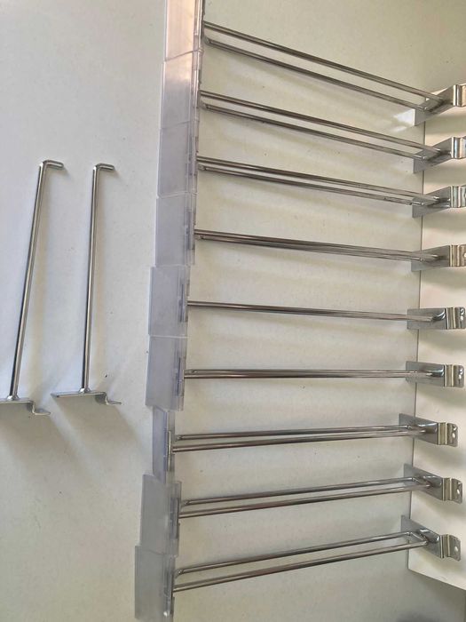 20 Ganchos de Metal para Exposição em Grade/Parede (32 e 20 cm)