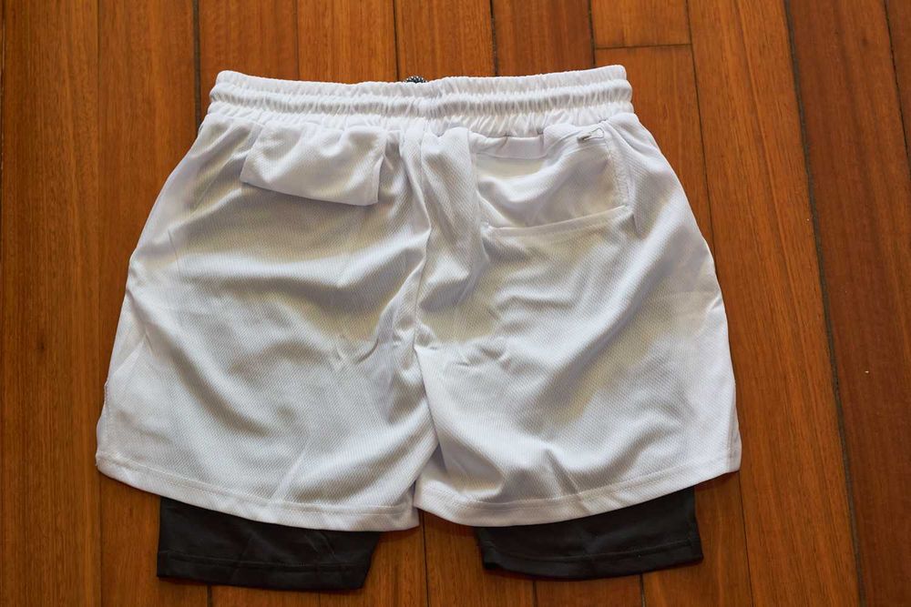 Calcoes de compressao brancos