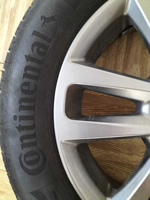 Jante originale Toyota Yaris R15 cu anvelope vară Continental 175/65/15