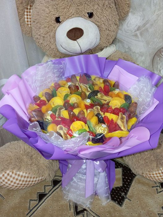 Букети із сухофруктів, цукерок.  Їстівні букети.