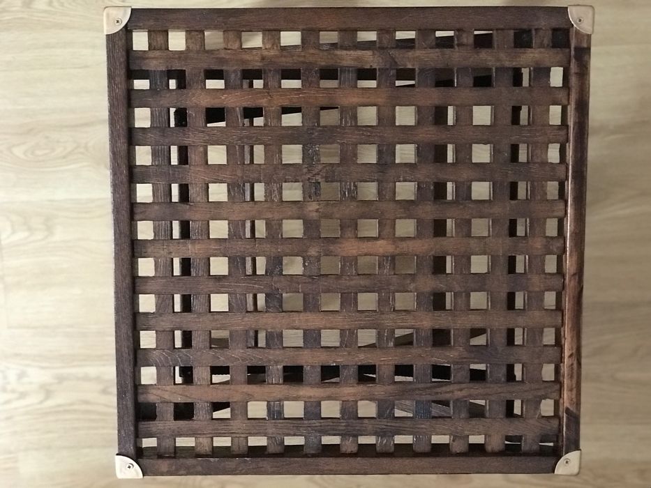 Cadeirao e mesa de jardim em madeira