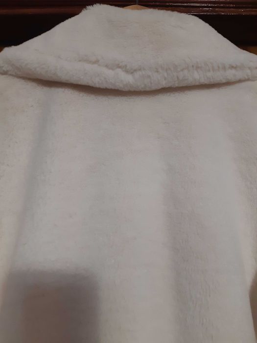 Шубка автоледі, молочного кольору, 52-54 розмір, торг