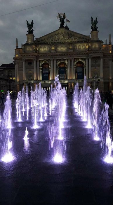 Погодинно квартира Львів ,жд, Центр, Площа