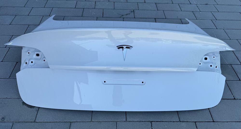 Tesla Model 3 кришка багажника