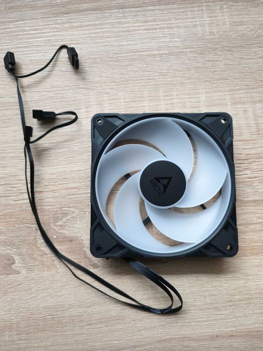 Arctic P12 Pro Reverse A-RGB Cena za 1sztk posiadam 2 sztk