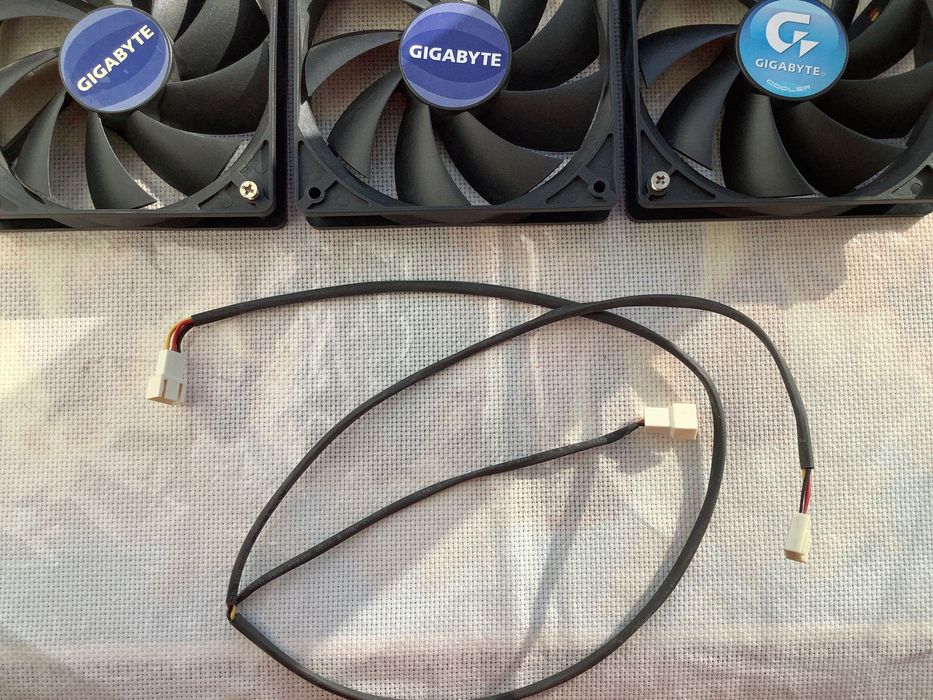 Вентилятор для компьютерного корпуса Gigabyte размер 120 мм