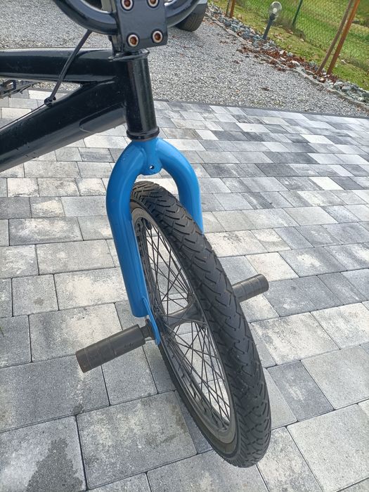 Rower BMX czarny.