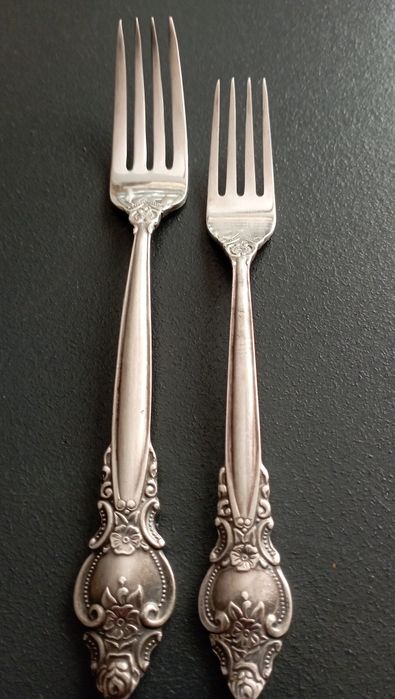 Продам набір столових та десертних приладдя мельхіор УРСР серії Троянд