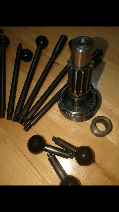 На Сверлильный станок 2м112 скоба ,ручки подъема пиноли штурвал и запч