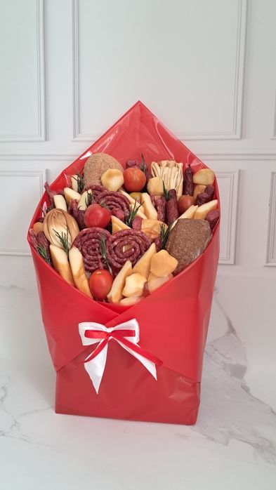 Вкусный конверт с колбасками, сыром и круасанами