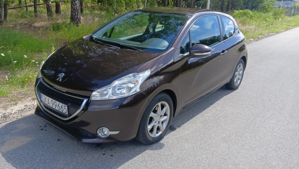 Peugeot 208 1.4 niski przebieg polecam .