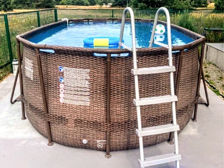 #230 А Двоповерховий будинок біля лісу подобово