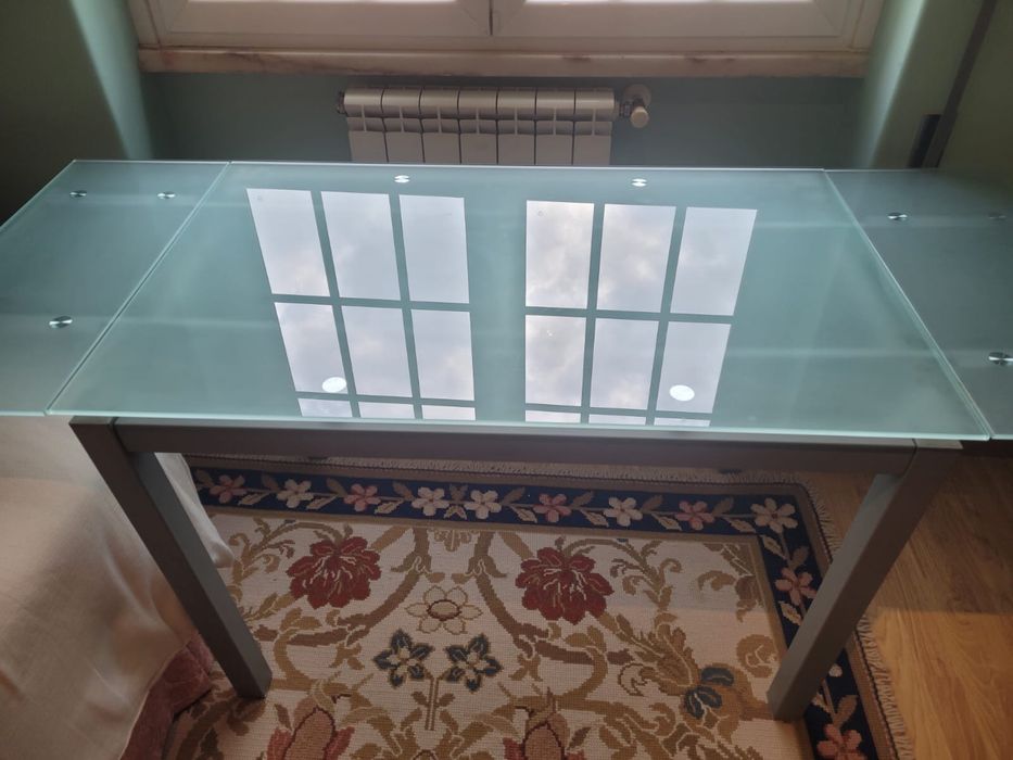 Mesa extensivel de vidro fosco