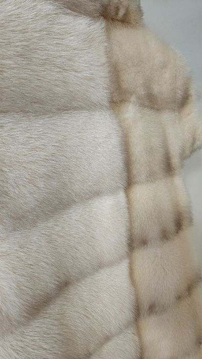 Жилетка норкова безрукавка