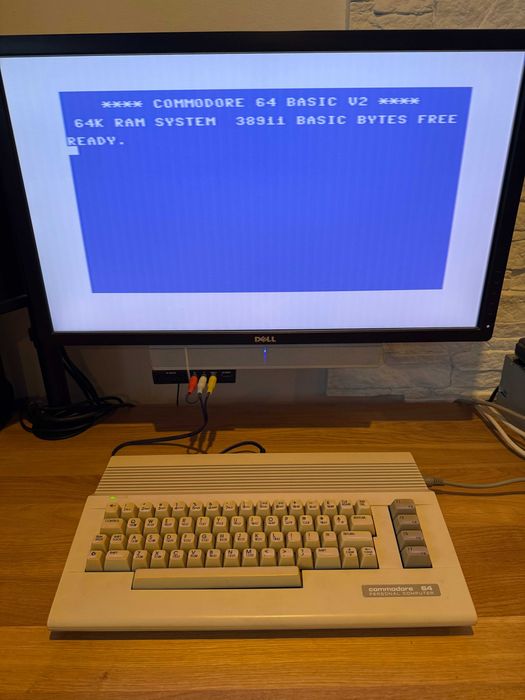 Commodore 64C sprawny – kultowy retro komputer – stan bardzo dobry #1
