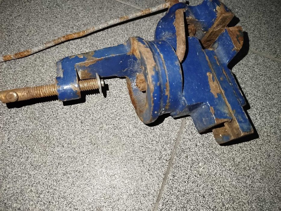 Torno em ferro,usado mas funcional.