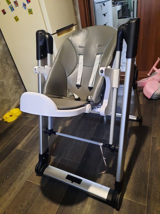 El Camino debut стільчик-качеля.
Стільчик-качелі