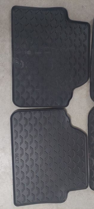 Conjunto 4 Tapetes borracha original BMW + Tapete pvc para mala BMW 320D E90