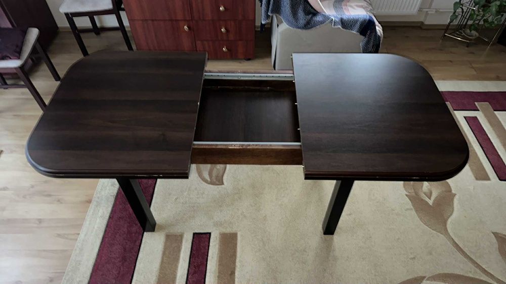 Stół rozsuwany do salonu