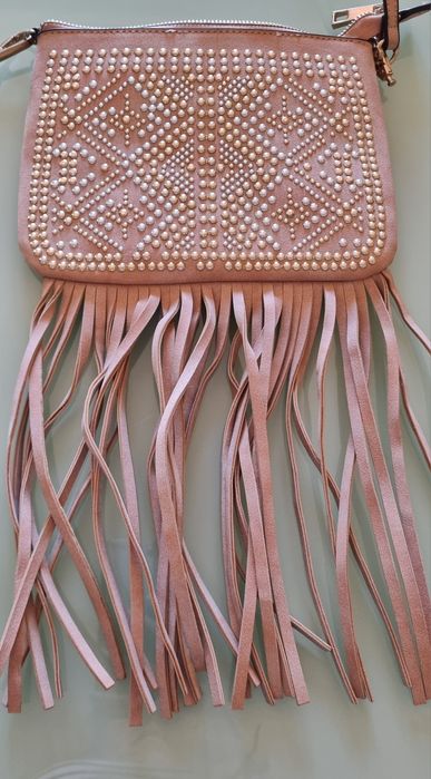 Mala Couro Sintético Bege com Padrão/Tachas douradas e prateadas e franjas