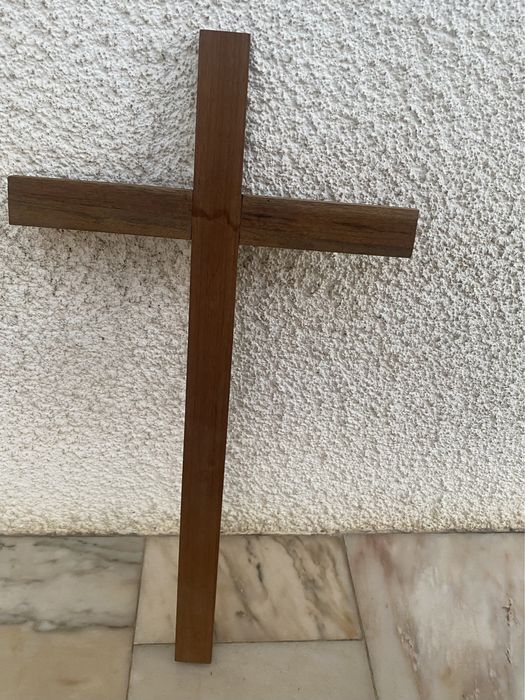 Crucifixo/ Cruz de madeira lisa