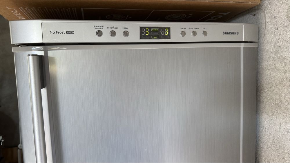 Lodowka Samsung RL33EAMS - bardzo ladna - wada