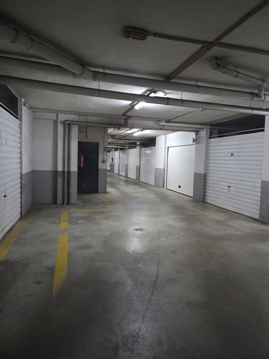 Alugo garagem em Maximinos