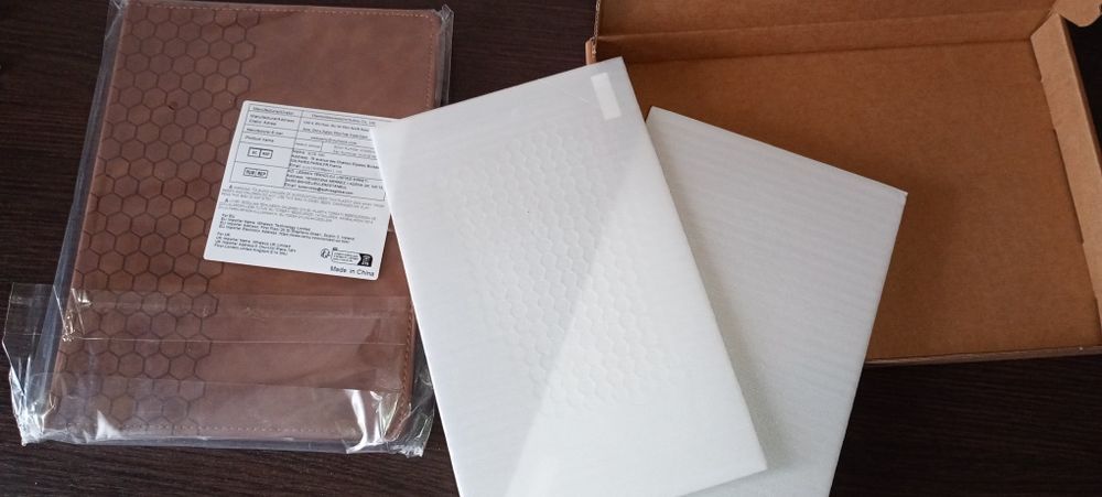 Шикарный чехол для планшета 10.+ Два защитных стекла.