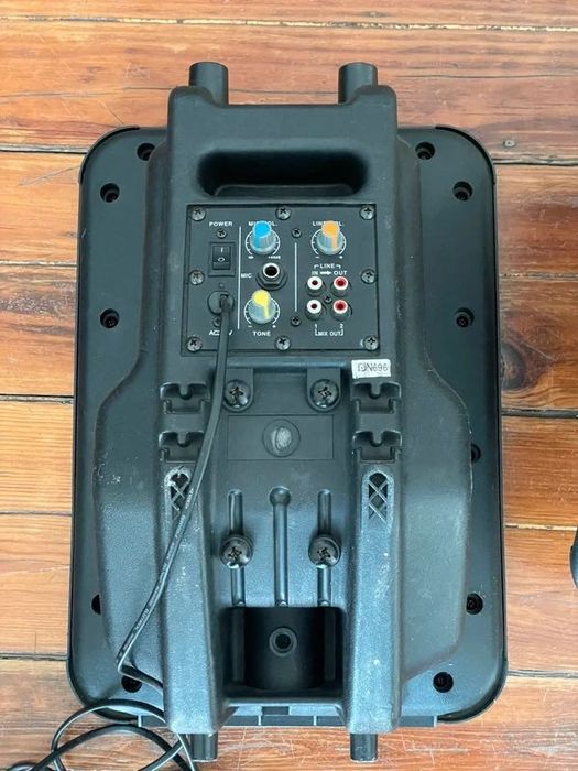 300W x 2 skytec active speakers PA