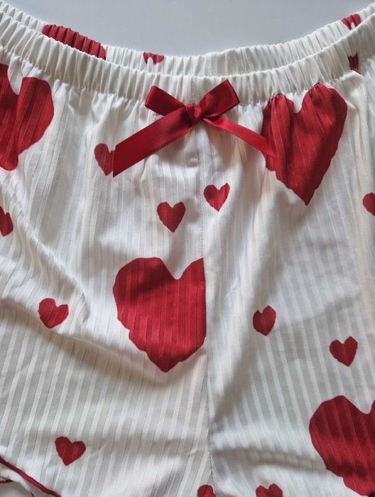 Biały komplet piżamowy w serca, rozmiar L, prążek, piżama