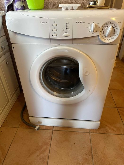 Пральна машина ( стриральная) Indesit .  На запчастини Італія