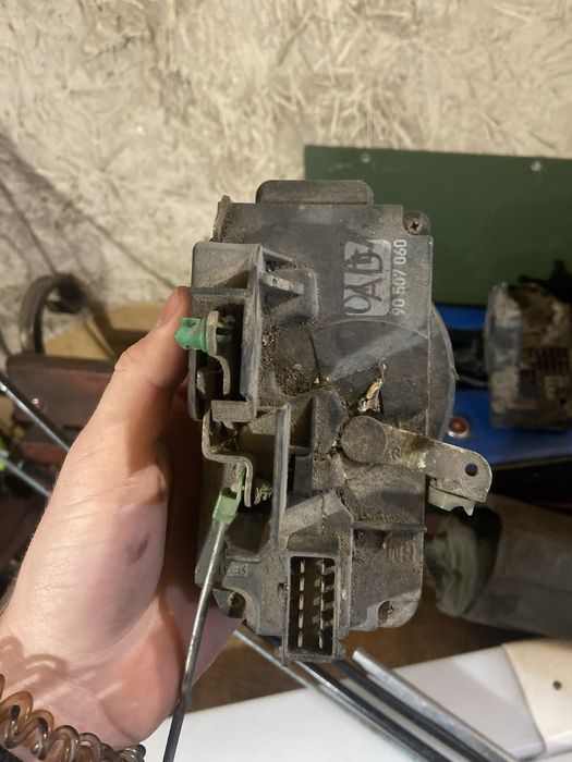 Замок двери опель вектра б