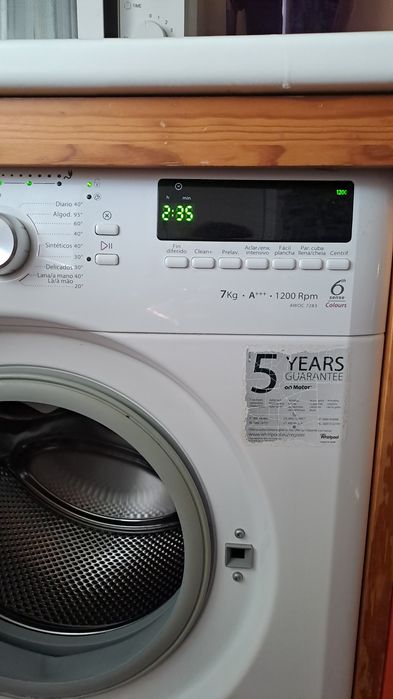 Máquina de Lavar Roupa Whirlpool 7kg (1200 RPM) – A Funcionar