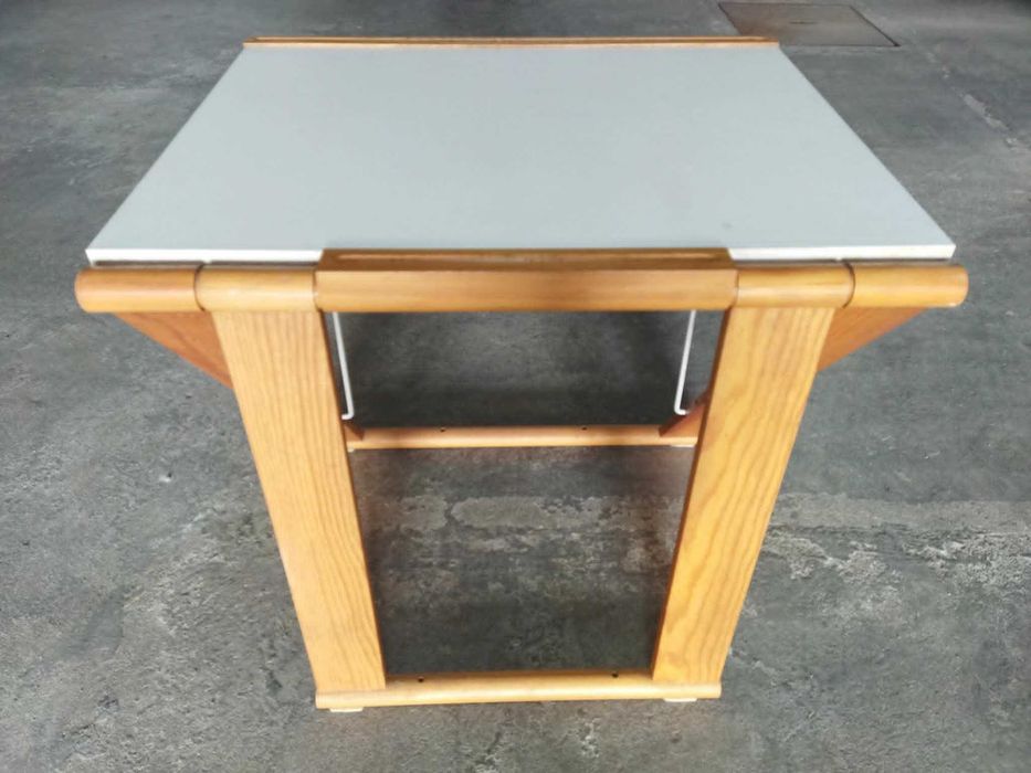 Estirador/Mesa de madeira com tampo branco (usada)
