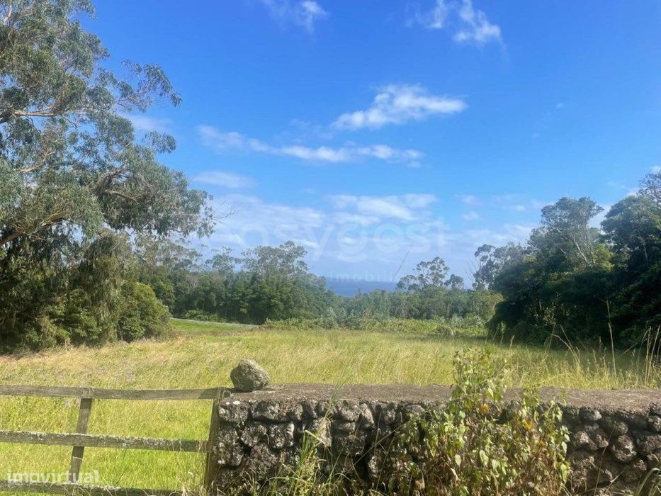 Terreno para Construção com Vista Mar - Porto Martins, Terceira