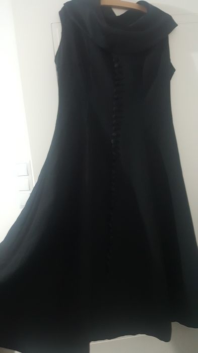 Lekka elegancka czarna suknia r.S