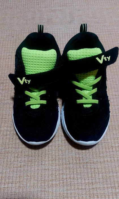 Кросівки унісекс 23 см